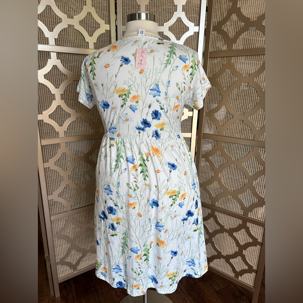 NWT | White and Floral Dress | XL - Picture 5 of 9
